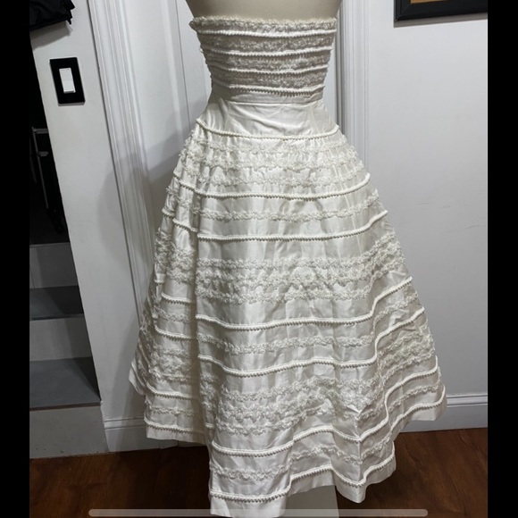 Gorgeous custom made 1950’s inspired silk dress - Picture 3 of 10